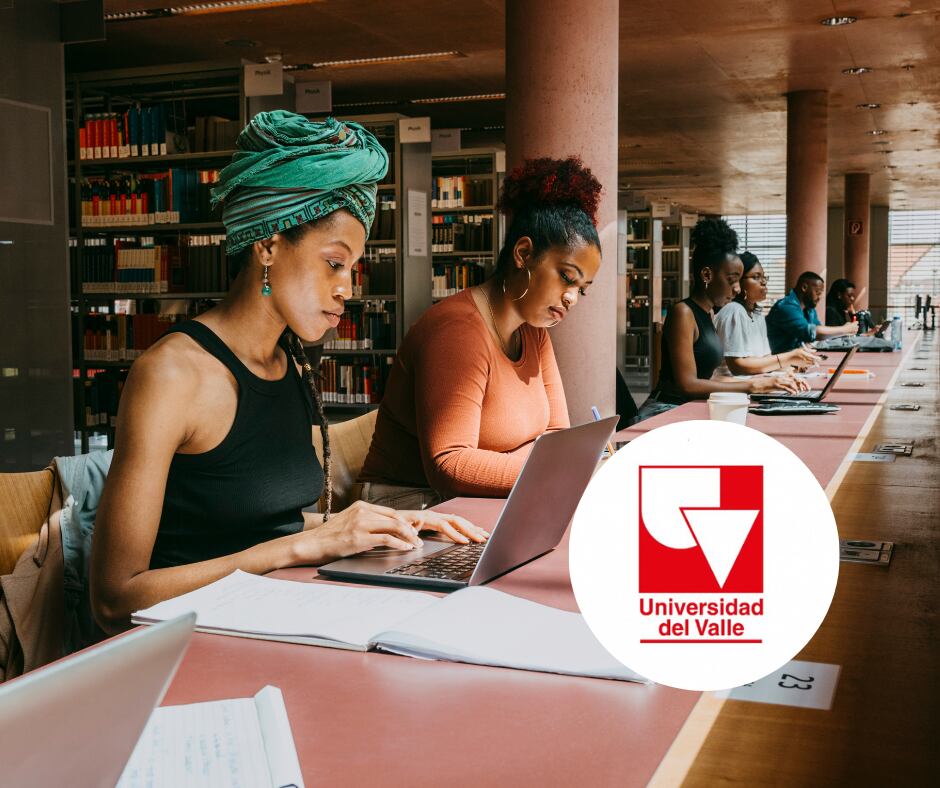 Mujeres estudiando en Biblioteca y logo Universidad del Valle (Getty Images)