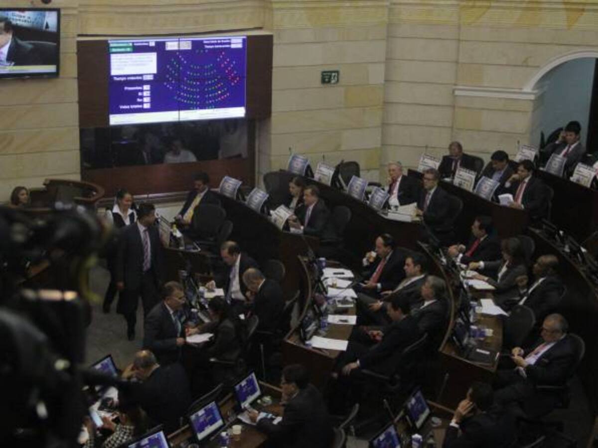 Nueva estrategia del uribismo para dilatar acto legislativo para la paz