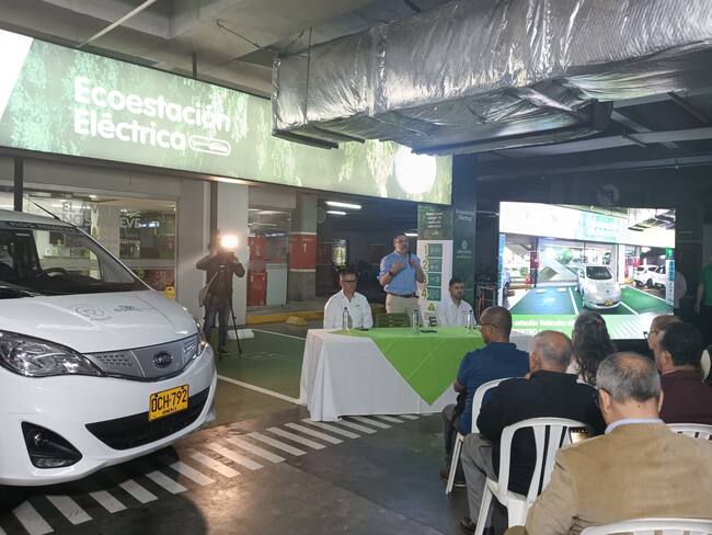 El Quindío ya cuenta con 10 Eco Estaciones Eléctricas, la última en el Centro Comercial Unicentro, Armenia. Foto: Adrián Trejos