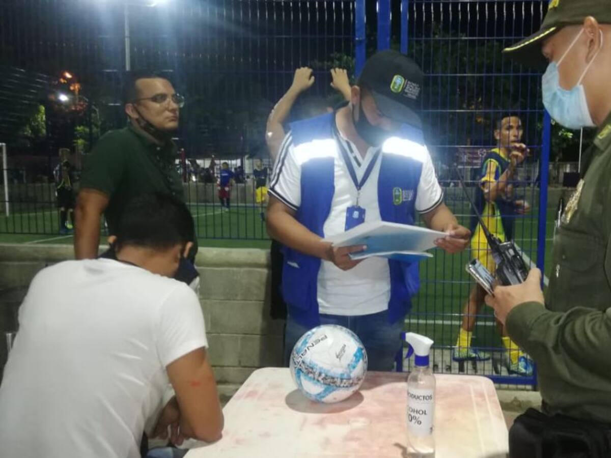 Cierran siete establecimientos y una cancha por violar medidas en Soledad