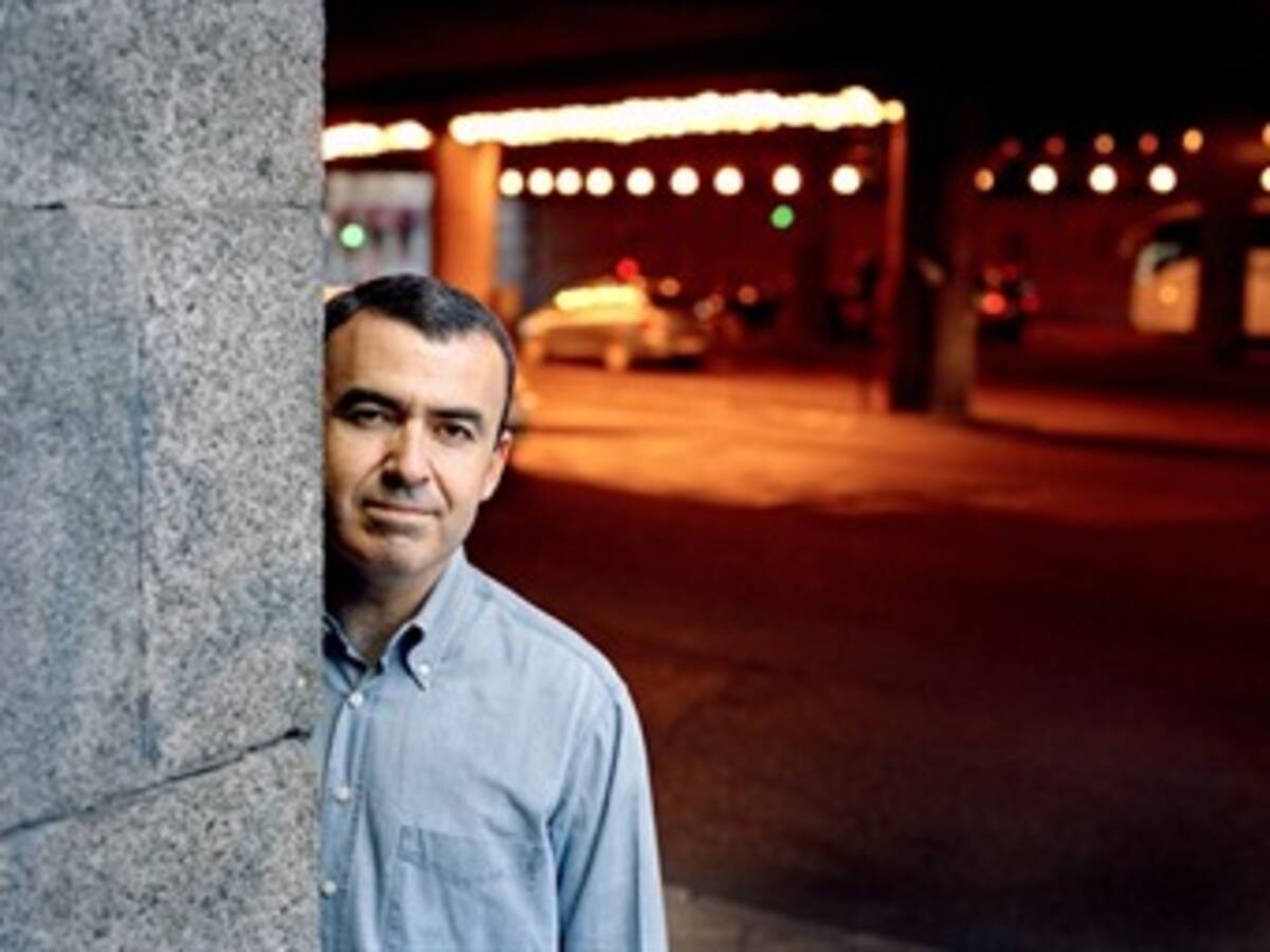 La novela negra refleja mejor los problemas morales: Lorenzo Silva
