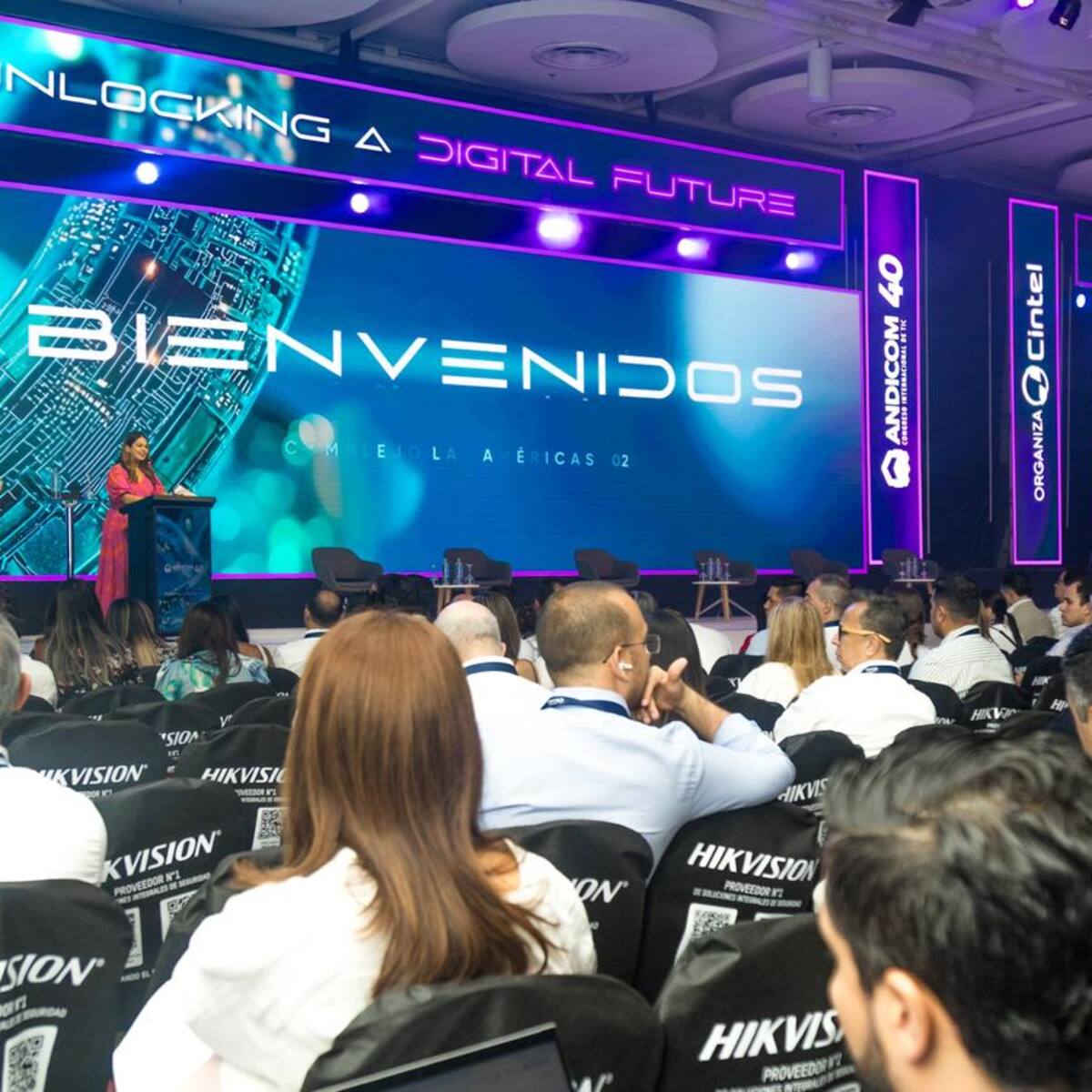 Michio Kaku llegó a Cartagena para ANDICOM 2025: hablará de física cuántica