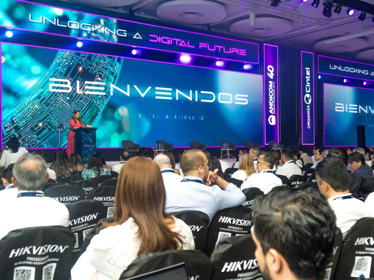 Michio Kaku llegó a Cartagena para ANDICOM 2025: hablará de física cuántica