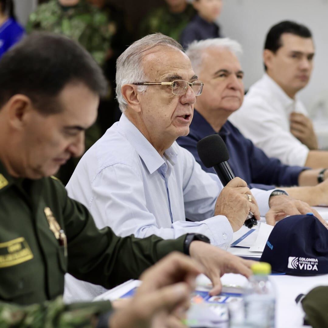 El titular de la cartera nacional de Defensa informó que “ya se ha adoptado desde el Comando General de las fuerzas militares un plan de incremento en 16.000 soldados profesionales, de los cuales 170 llegarán a reforzar la seguridad en el departamento del Huila.