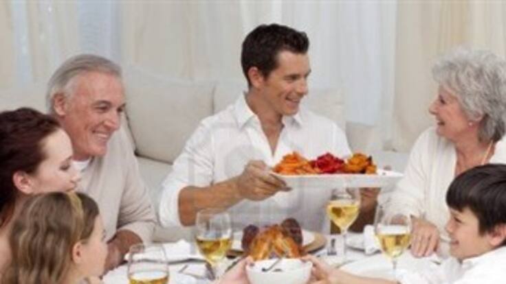 Crean portal para cenar en casas de desconocidos