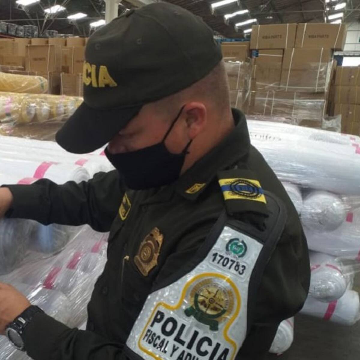 Continúan los golpes al contrabando de textiles en Cali