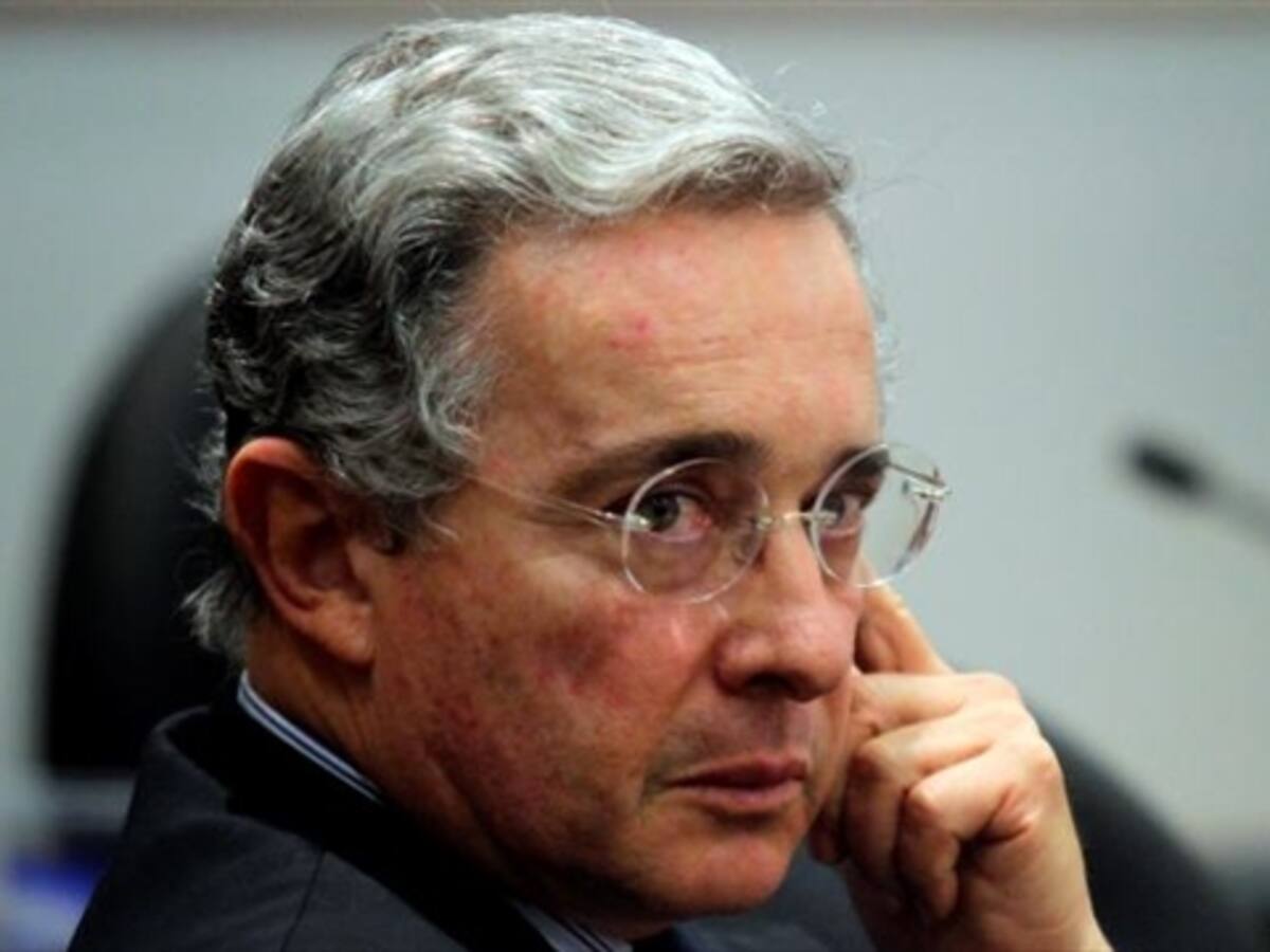 Uribe no aceptaría propuesta de Kofi Annan para reunirse con Santos