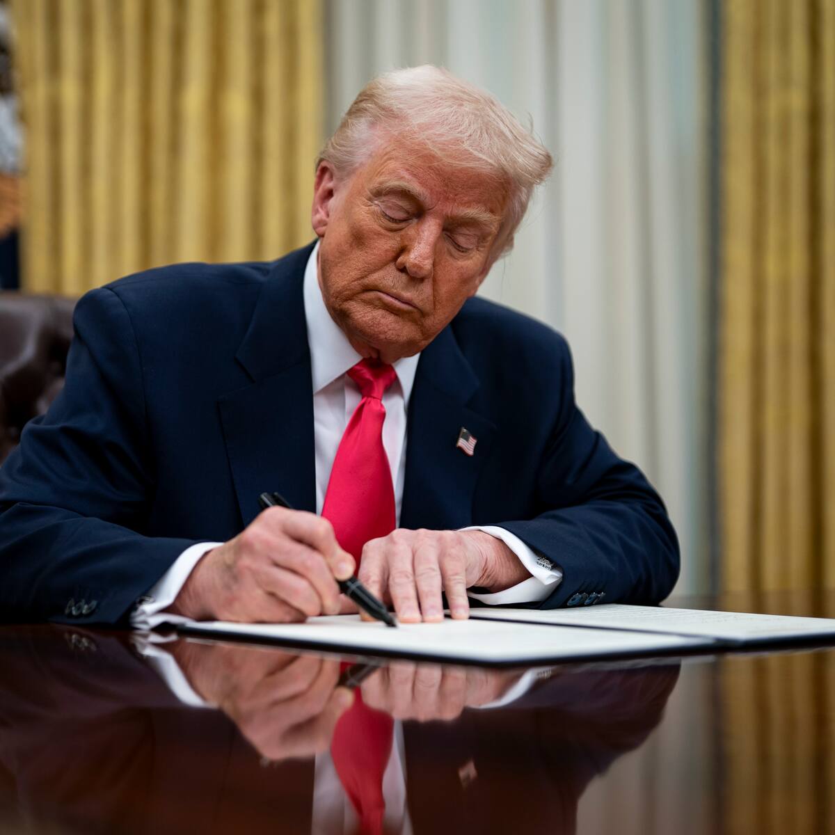 Trump escala la guerra comercial con Canadá y aumenta aranceles al 50%