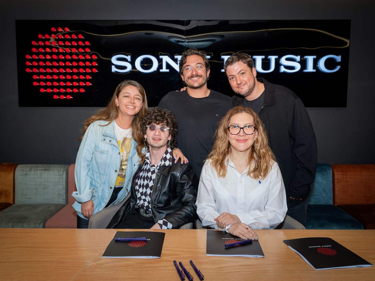 Duplat firma con disquera colombiana y abre una nueva etapa en su carrera musical