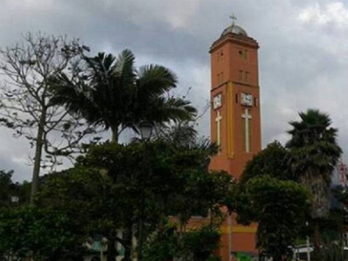 Trabajo articulado ha permitido despejar las vías por derrumbes: Gobernador