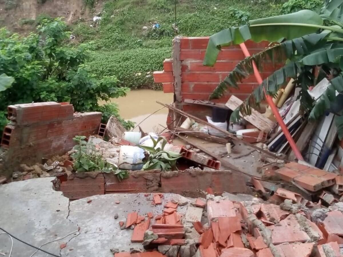 Arroyo León se “tragó” cinco casas en el barrio Los Ángeles