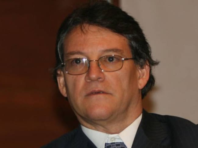 Gustavo Bell, nuevo jefe negociador del Gobierno con el ELN: Santos