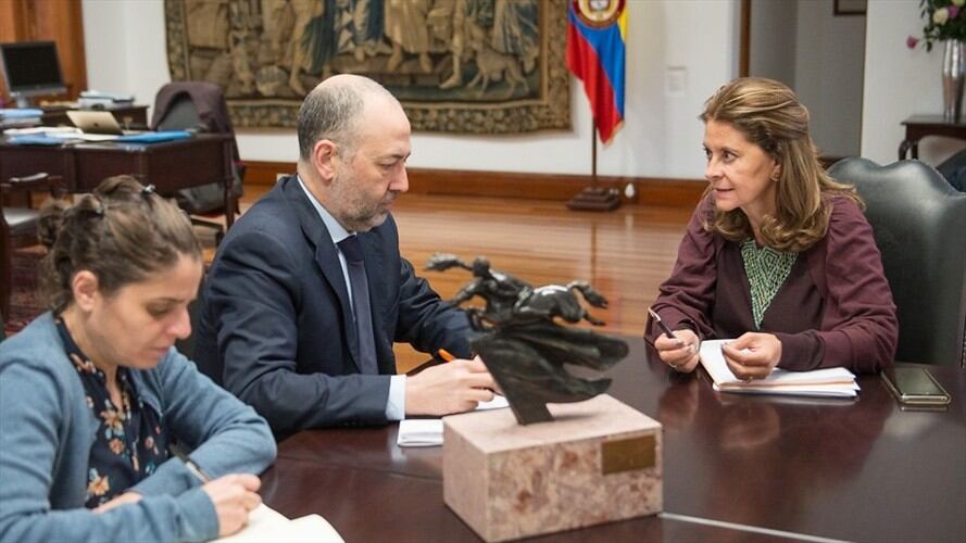 La vicepresidente de la República, Marta Lucía Ramírez, sostuvo una reunión este jueves con el embajador de Israel en Colombia, Marco Sermoneta. Foto: Colprensa