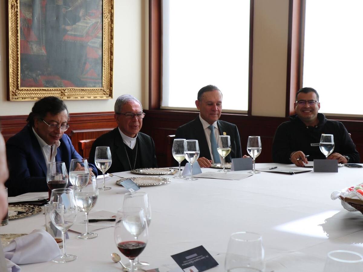 Al Oído: El pacto de desarmar la palabra no es una mordaza, ¿usted lo firma o pasa?