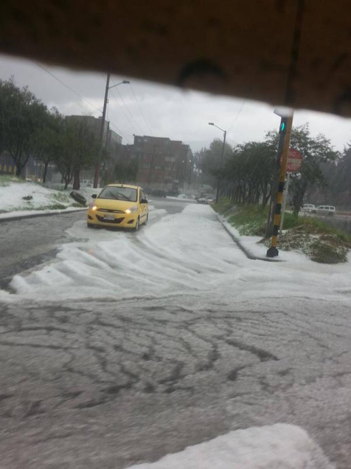 Se presentan emergencias en la capital colombiana tras fuertes lluvias que se presentaron en horas de la tarde del domingo.