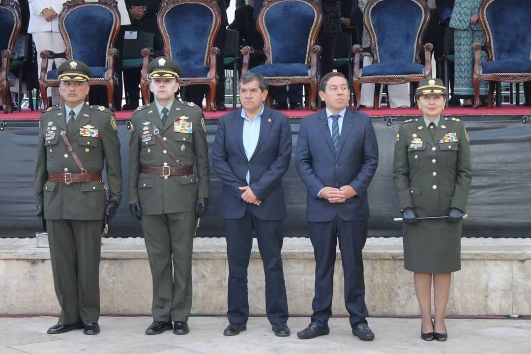 El gobernador de Boyacá, Carlos Amaya, hizo el anuncio de la inversión para la fuerza pública del departamento durante el cambio de mando de los comandantes de Policía de Boyacá y la Policía Metropolitana de Tunja /Foto: Caracol Radio.