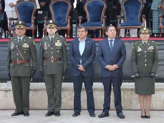 El gobernador de Boyacá, Carlos Amaya, hizo el anuncio de la inversión para la fuerza pública del departamento durante el cambio de mando de los comandantes de Policía de Boyacá y la Policía Metropolitana de Tunja /Foto: Caracol Radio.