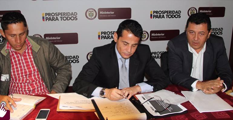 Carlos Ferro (centro)