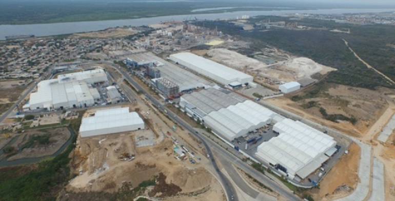 La emergencia se registró en una bodega de la empresa Tecnoglass, en el sector industrial de Barranquilla. 