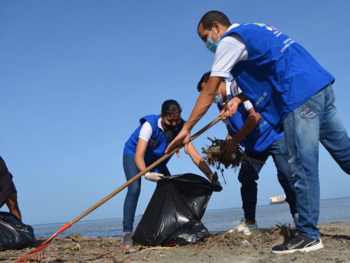 Mal manejo de residuos sólidos afecta a las bahías de Santa Marta