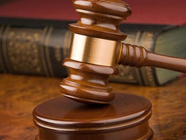 Crecen amenazas a magistrado que pidió investigar a Uribe por posibles vínculos con paras