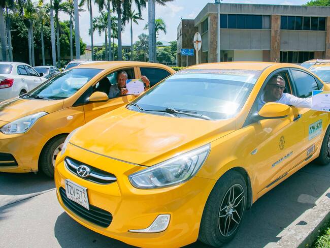 En Santa Marta, 19 taxistas aprenden inglés básico para recibir a turistas internacionales