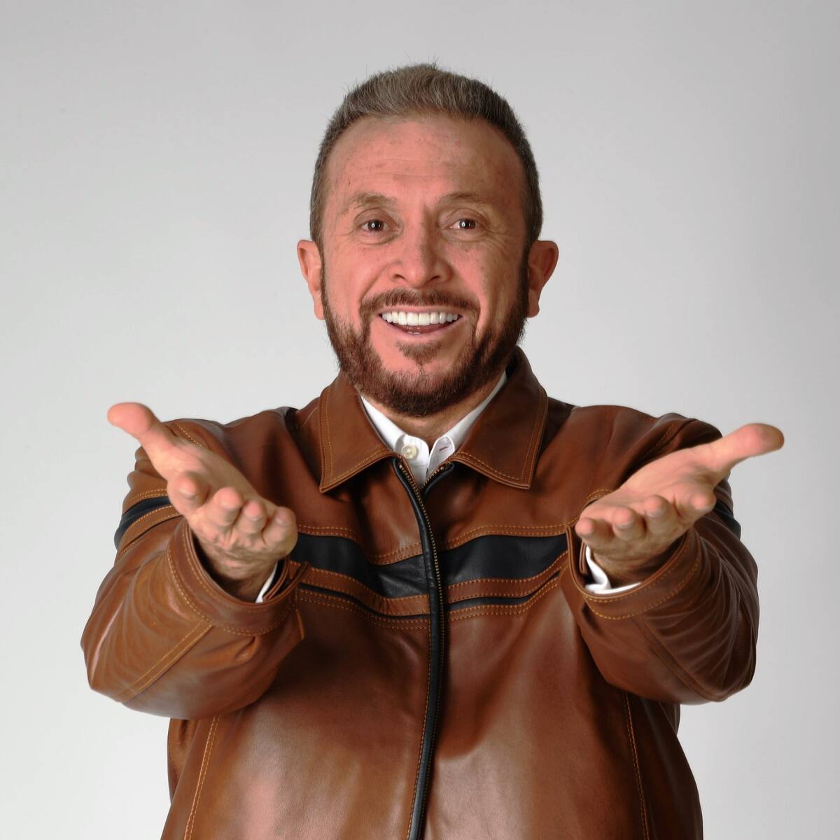 Dr. Roch abre el corazón de la infancia con Mía y Max, su libro más personal