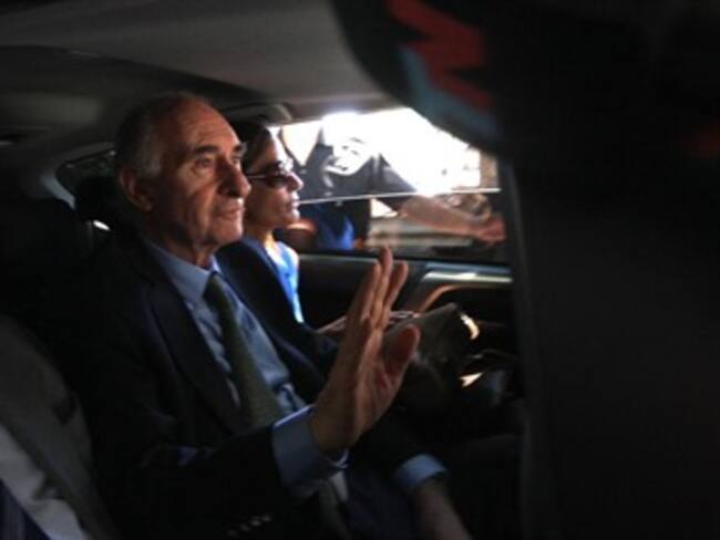Absuelven a expresidente argentino De la Rúa del delito de sobornos