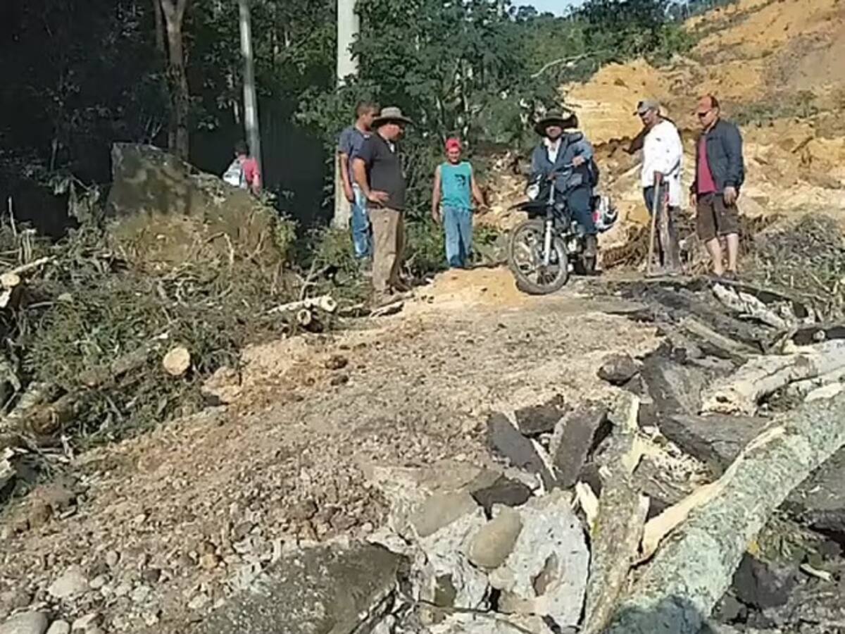 Cierran paso que había habilitado la comunidad en la vía a Barrancabermeja