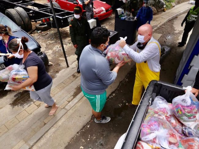 Familias aisladas en Santa Cruz, Medellín, recibieron las primeras ayudas