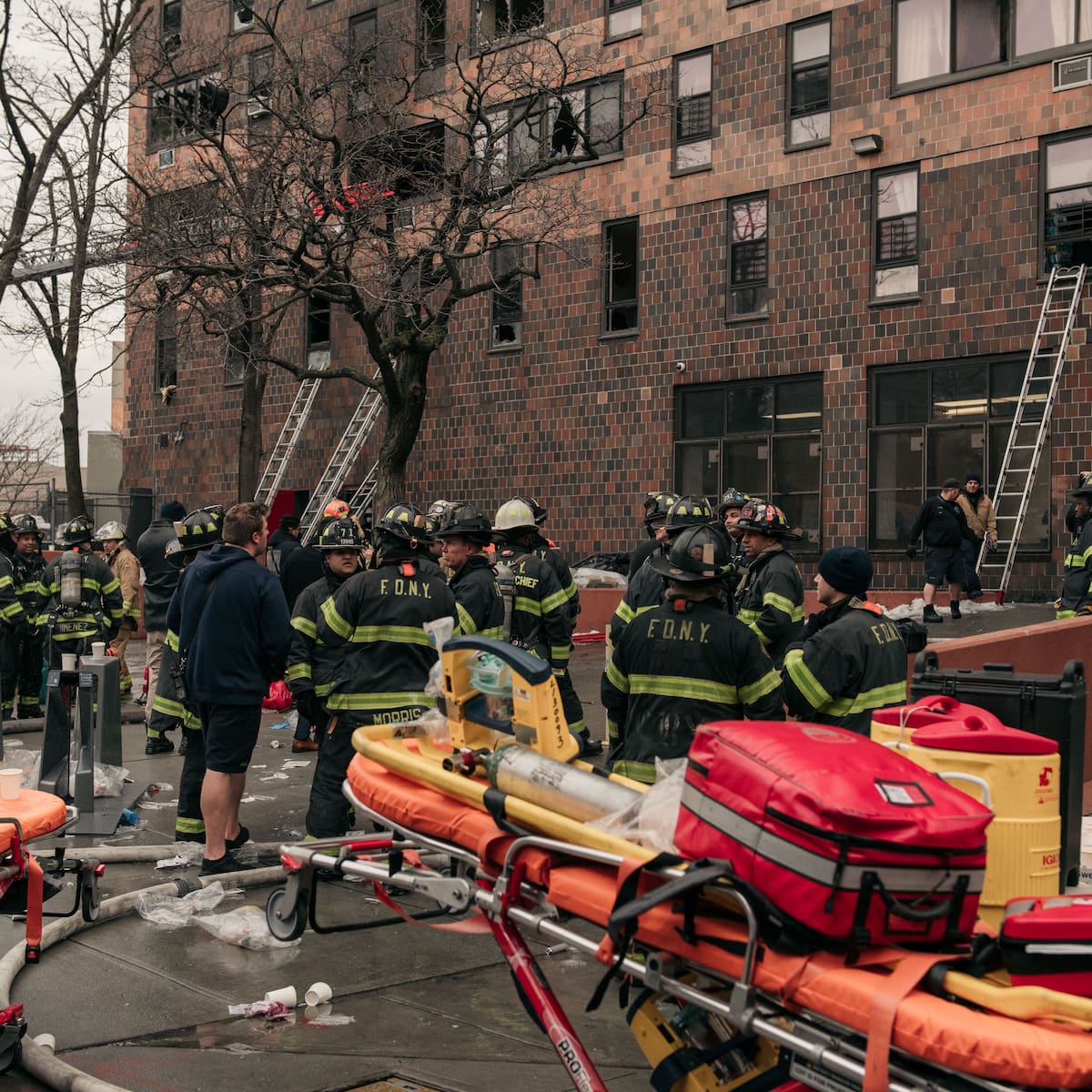 “No tengo a donde ir ni tengo ropa”: afectada por el grave incendio en un edificio en Nueva York