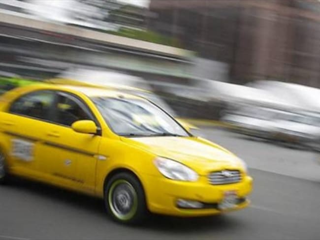 Una mancha amarilla de 480.000 taxis recorre las ciudades de Colombia
