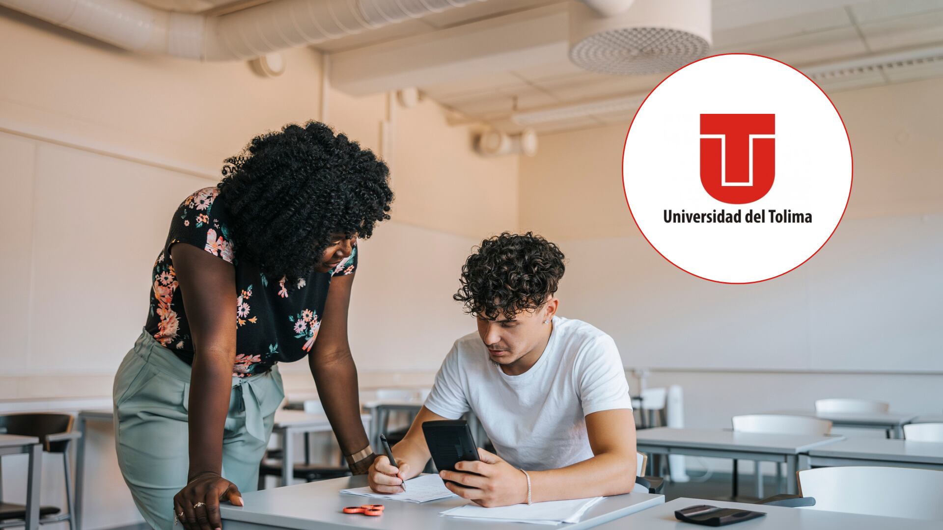 Joven inscribiéndose en la Universidad del Tolima / Cortesía Getty