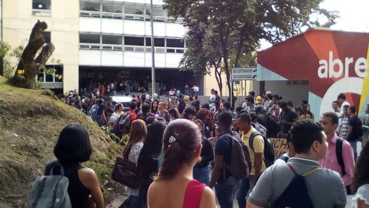 Estudiantes Universidad del Quindío en asamblea permanente