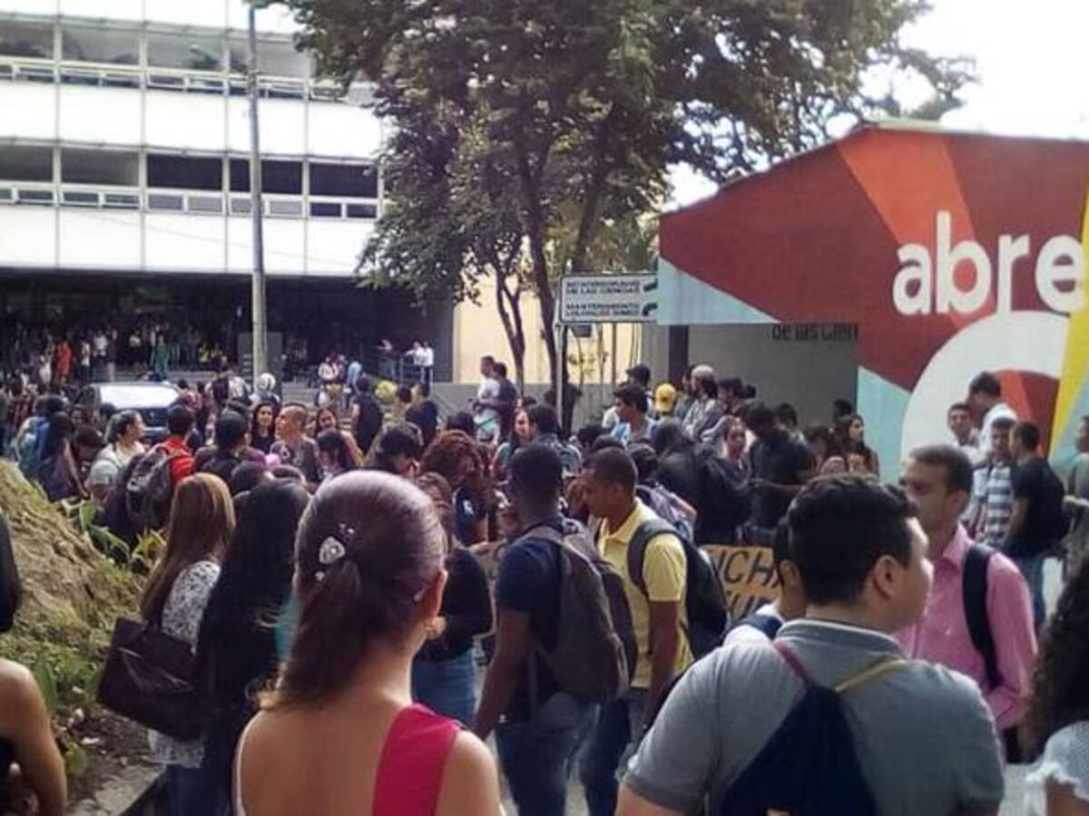 Estudiantes Universidad del Quindío en asamblea permanente