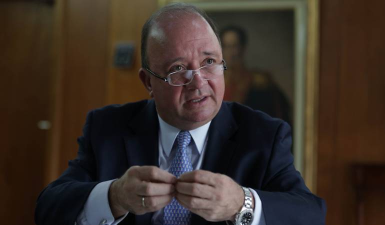 Luis Carlos Villegas, ministro de Defensa