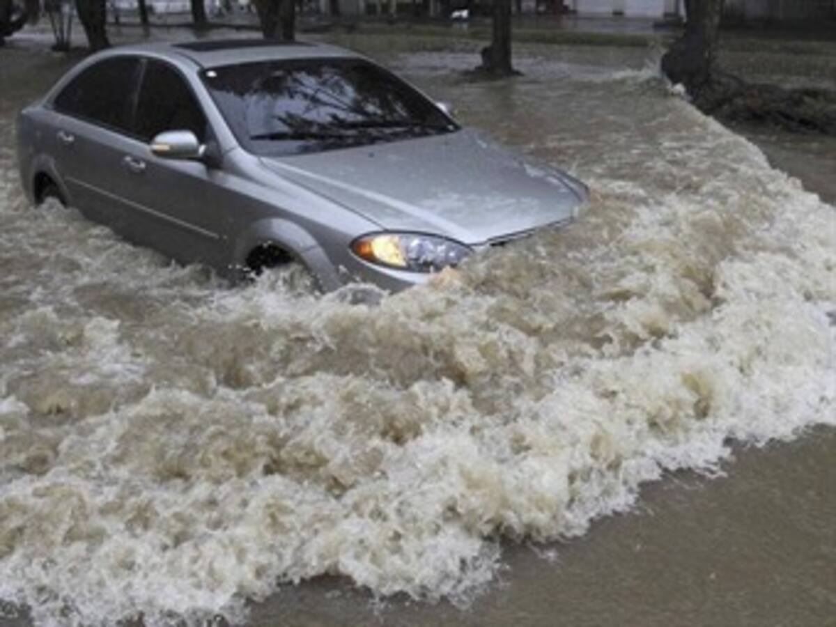 Fuertes lluvias con granizo causan emergencia en comunas orientales de Cali