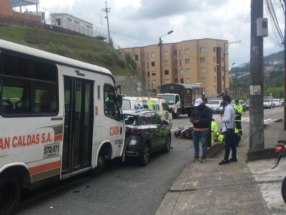 Choque de vehículos en La Fuente Manizales, dejó una persona herida