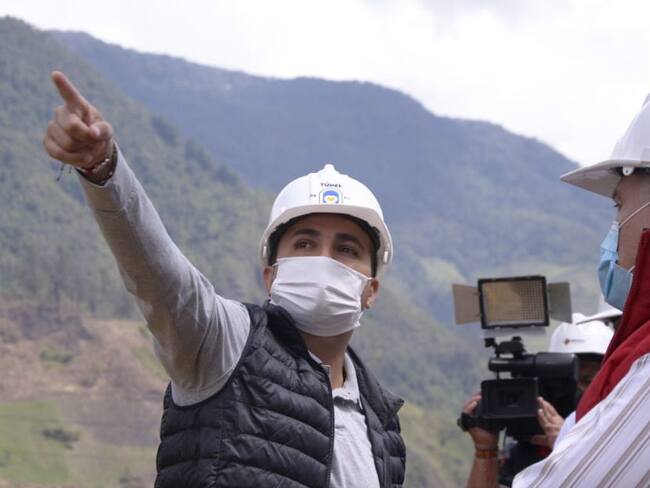 Director del Invías recorrió las obras complementarias al túnel de la línea