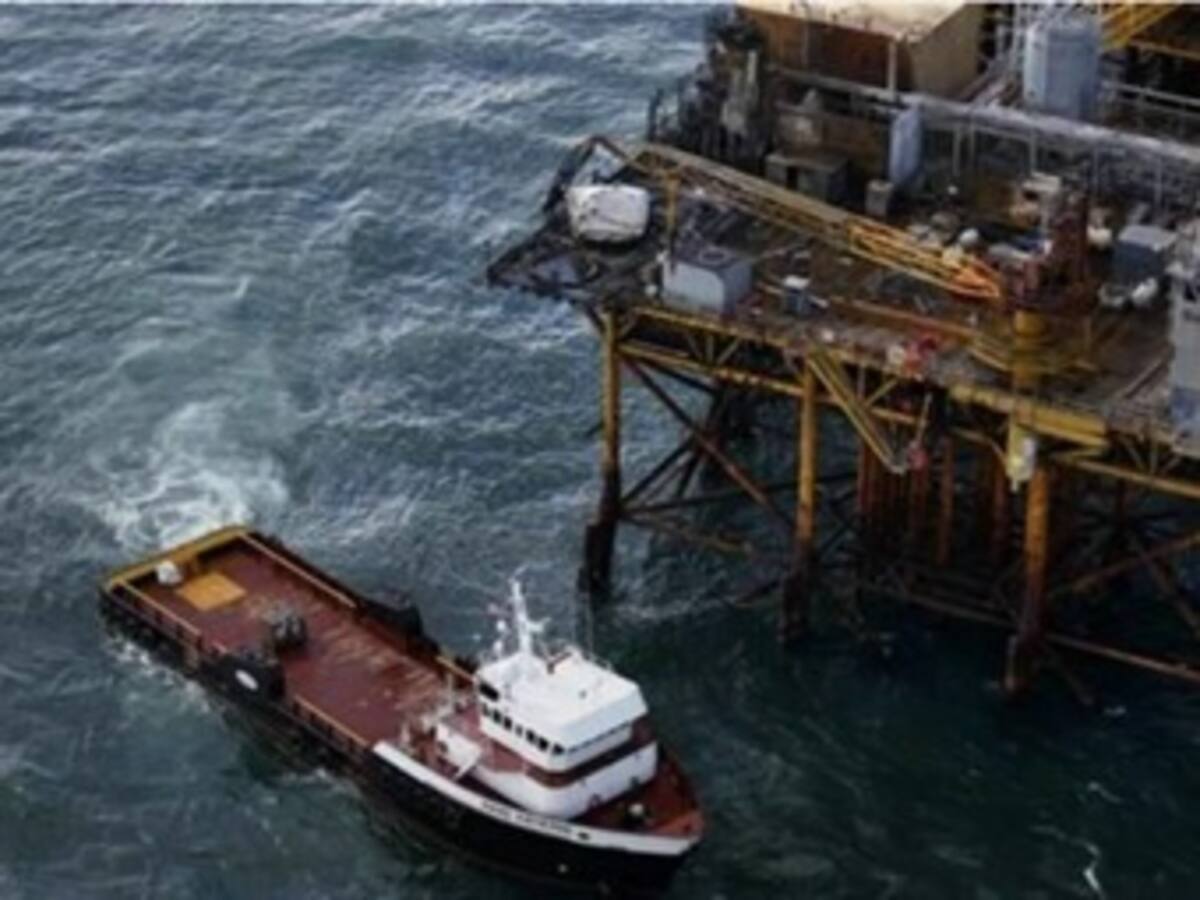 Explosión en un yacimiento de gas en el Golfo de México desata incendio