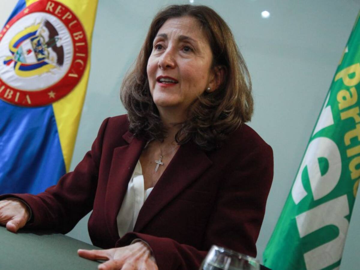 “Un pacto con el diablo”: Betancourt sobre reunión Petro y César Gaviria
