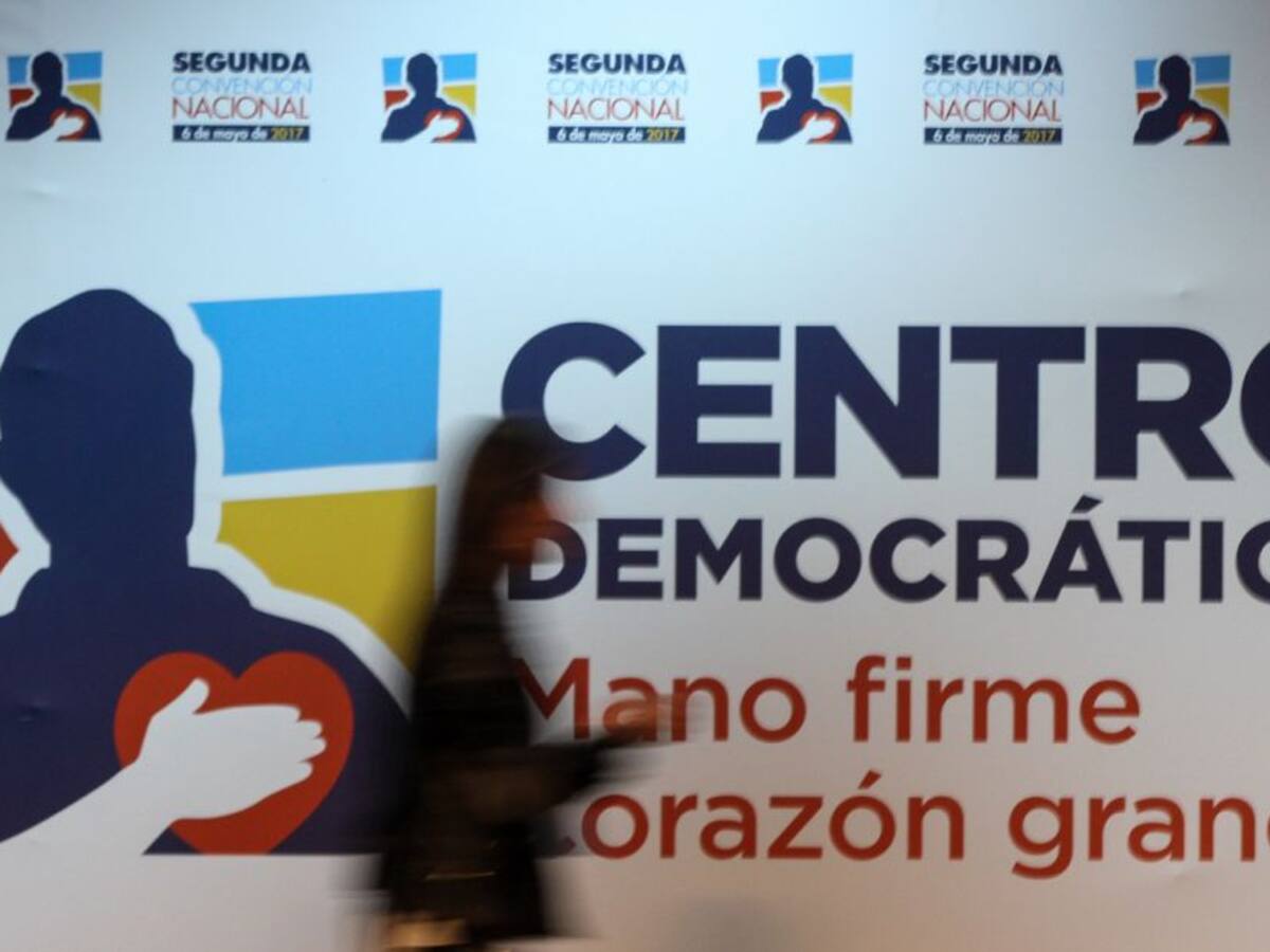 Tildan de populista al Centro Democrático por propuesta de reducir Congreso