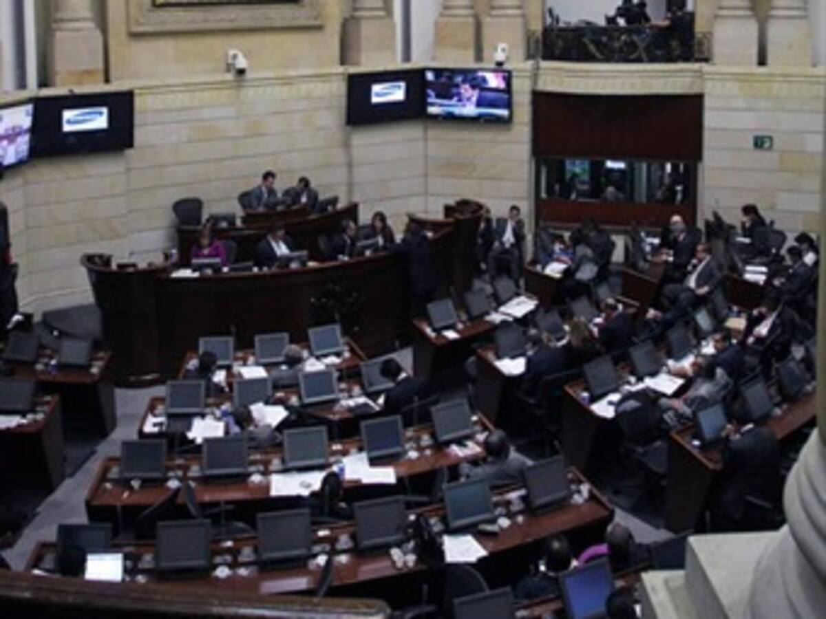 La reforma a la salud se quedó sólo con 47 senadores