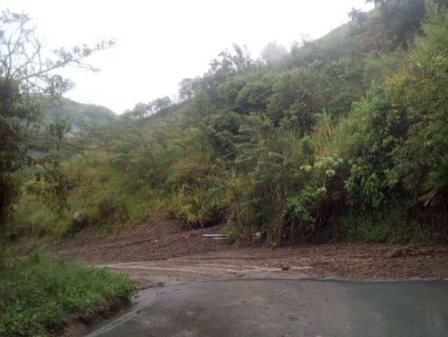 Vías afectadas por deslizamientos de tierra en municipios de Risaralda