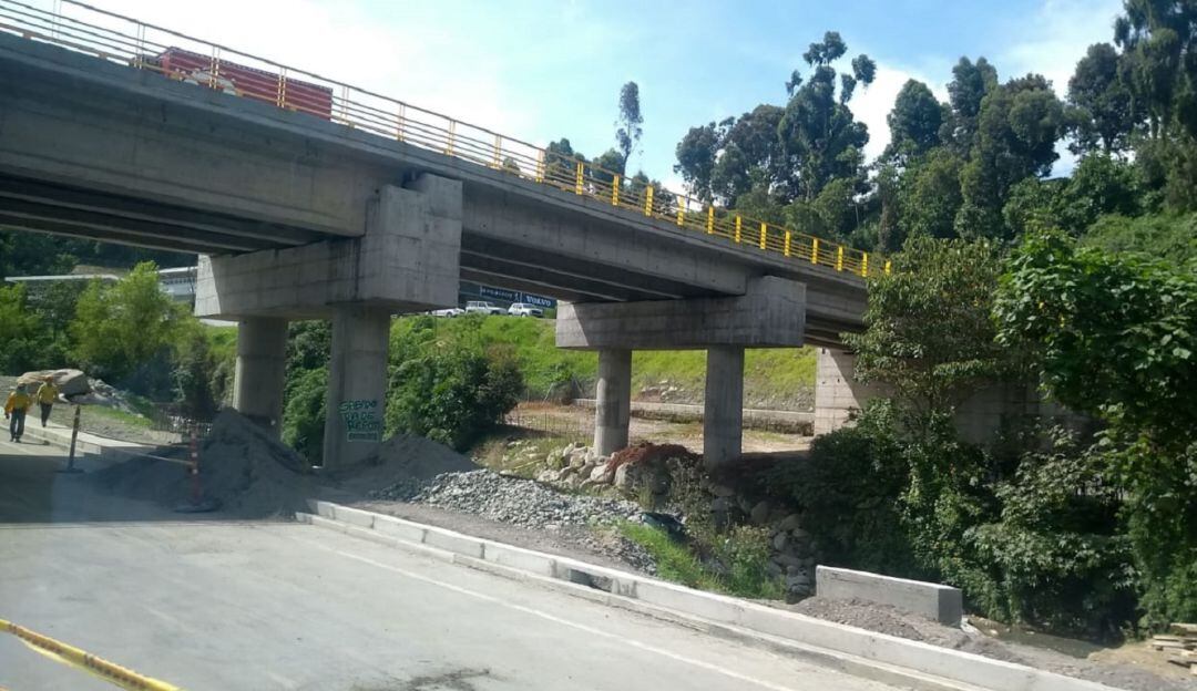 Puente en el sector de San Marcel, salida Manizales - Bogotá