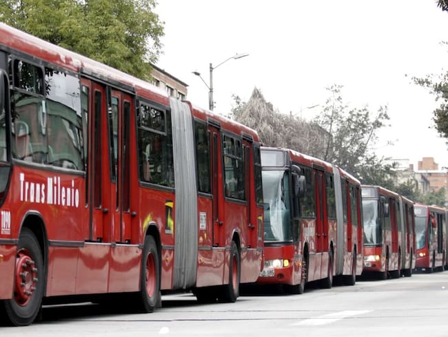 Por contaminar han sido inmovilizados 167 buses de Transmilenio