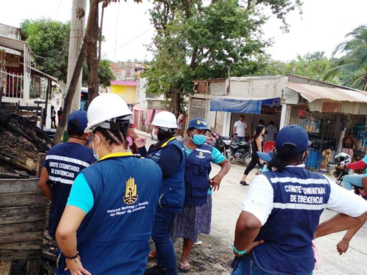 Bomberos atendieron cuatro incendios en tres barrios de Cartagena