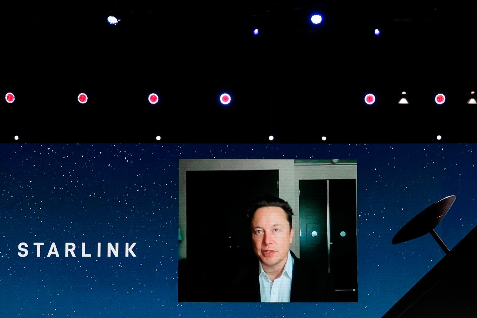 Elon Musk, el ingeniero jefe de SpaceX, hablando sobre el proyecto Starlink (Photo by Joan Cros/NurPhoto via Getty Images)