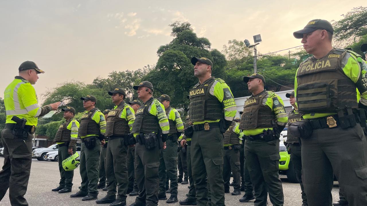 Policías de tránsito están ya en las calles.