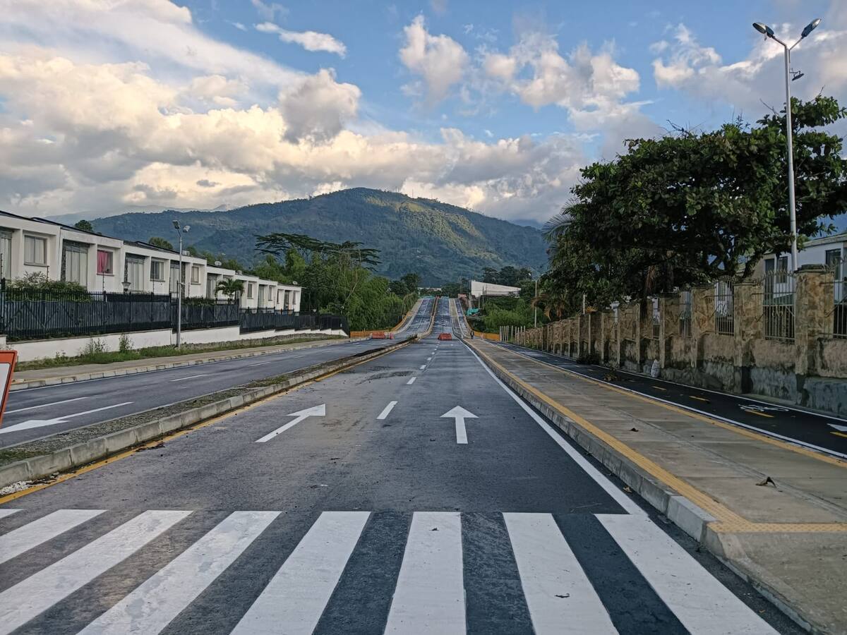 Puente Avenida 19 norte en Armenia entra en funcionamiento, faltan obras complementarias